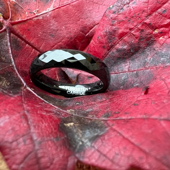 4MM BLACK DIAMOND FACETED TUNGSTEN CARBIDE RING - Picture 4 of 9
